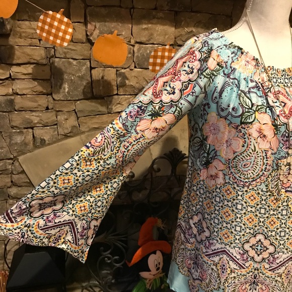 NWT Reaction Kenneth Cole Bell Sleeve Top - Picture 5 of 8